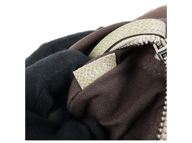Louis Vuitton Borsa a tracolla Milo in pelle Taiga M32633 - vista 24