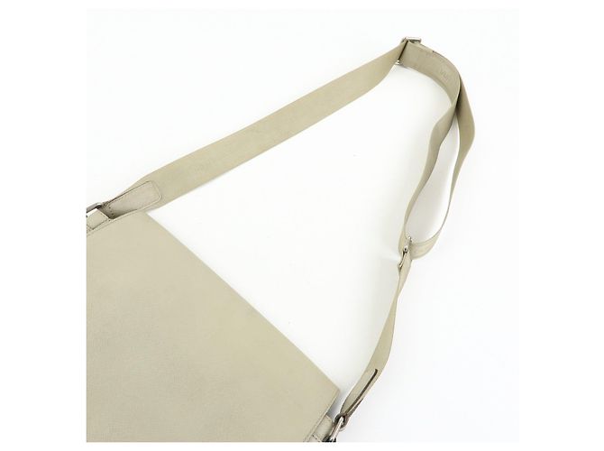 Louis Vuitton Borsa a tracolla Milo in pelle Taiga M32633 - vista 6