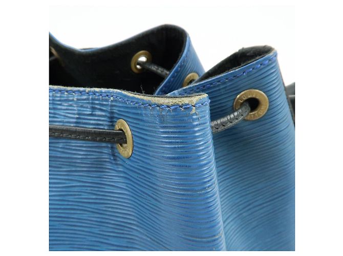 Louis Vuitton Epi Petit Noe Bicolor Shoulder Bag Blue Noir Ｍ44152 - vista 18