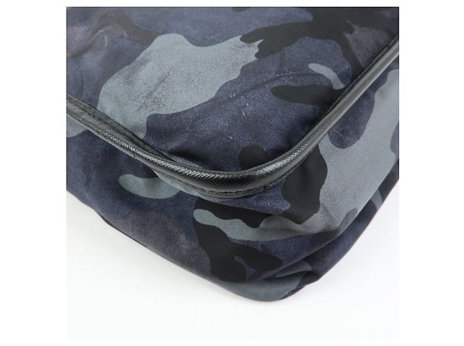 Borsa a tracolla PRADA in nylon e pelle Saffiano con logo triangolare VA0768 - vista 12