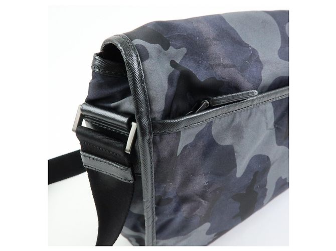 Borsa a tracolla PRADA in nylon e pelle Saffiano con logo triangolare VA0768 - vista 15