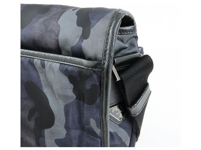 Borsa a tracolla PRADA in nylon e pelle Saffiano con logo triangolare VA0768 - vista 16