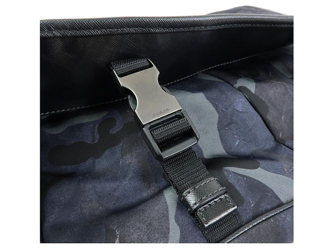 Borsa a tracolla PRADA in nylon e pelle Saffiano con logo triangolare VA0768 - vista 18