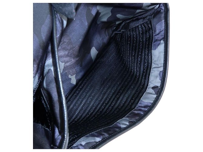 Borsa a tracolla PRADA in nylon e pelle Saffiano con logo triangolare VA0768 - vista 21