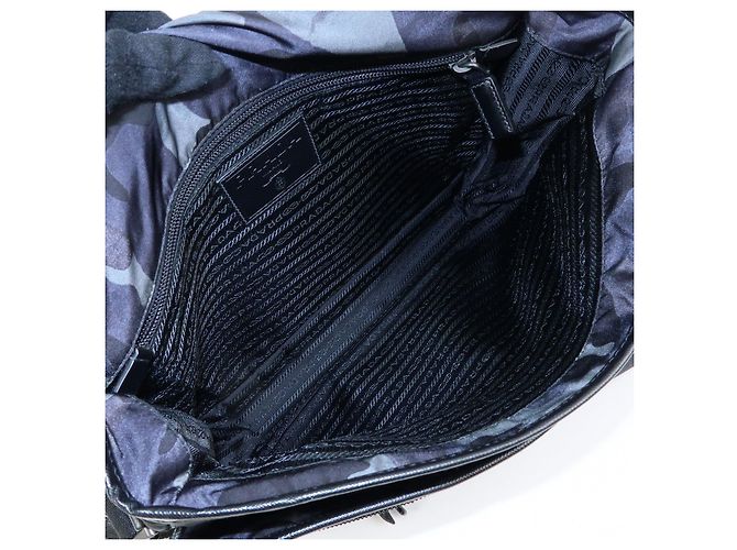 Borsa a tracolla PRADA in nylon e pelle Saffiano con logo triangolare VA0768 - vista 22