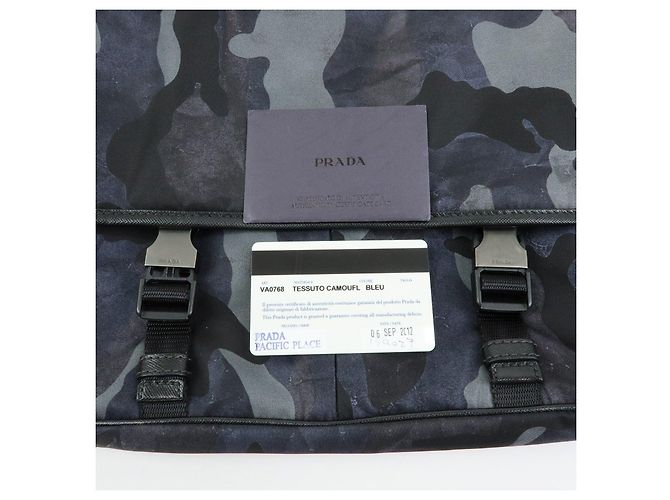 Borsa a tracolla PRADA in nylon e pelle Saffiano con logo triangolare VA0768 - vista 24