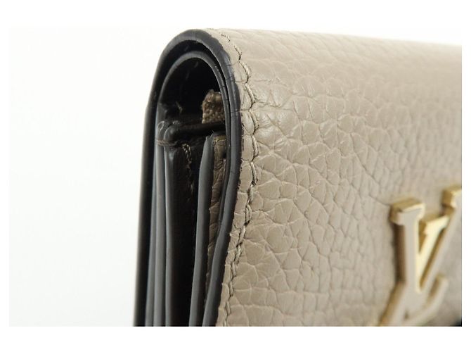 Louis Vuitton Portefeuille Capucines Galet Compact Wallet Galet M68747 - vista 10