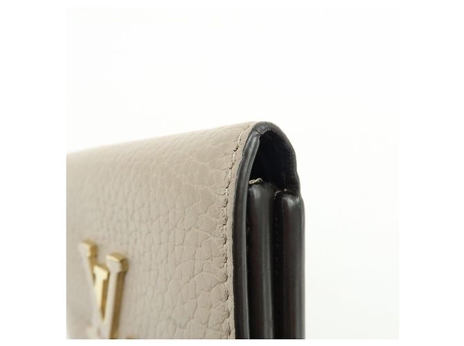 Louis Vuitton Portefeuille Capucines Galet Compact Wallet Galet M68747 - vista 11