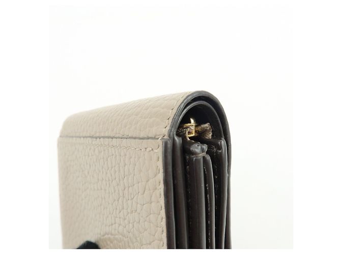 Louis Vuitton Portefeuille Capucines Galet Compact Wallet Galet M68747 - vista 13