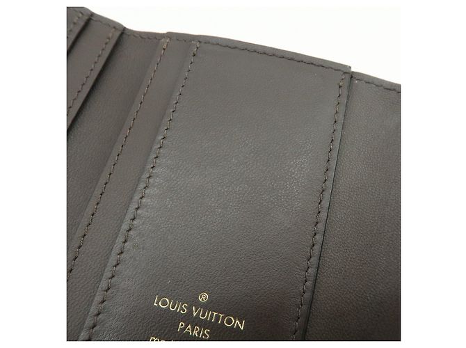 Louis Vuitton Portefeuille Capucines Galet Compact Wallet Galet M68747 - vista 18