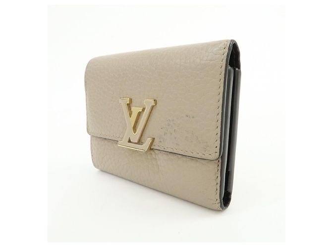 Louis Vuitton Portefeuille Capucines Galet Compact Wallet Galet M68747 - vista 3