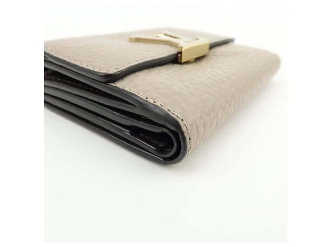 Louis Vuitton Portefeuille Capucines Galet Compact Wallet Galet M68747 - vista 6