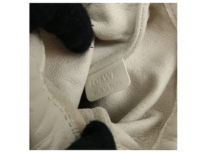 Borsa a tracolla e a spalla LOEWE Anagram in pelle traforata Ecru - vista 20