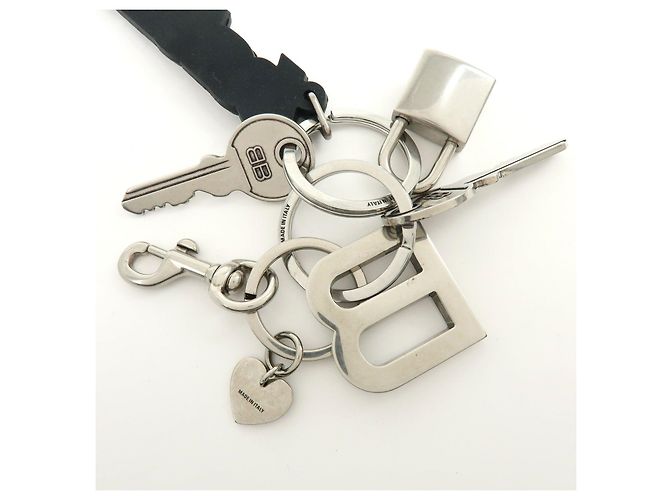 BALENCIAGA Kit Rubber Brass Bag Charm Key Chain Black White - vista 8