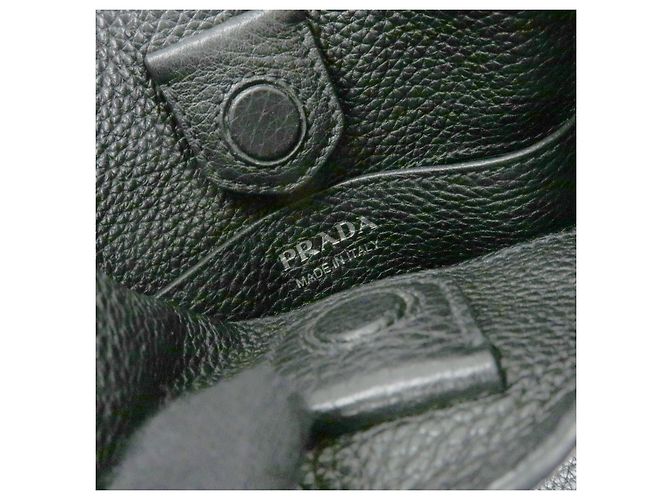 Borsa a tracolla PRADA in pelle Vitello Daino con logo triangolare Nero 1BH191 - vista 17