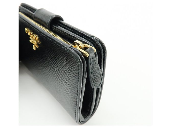 Cartera compacta bi-fold PRADA de piel Saffiano Negra 1ML225 - vista 10