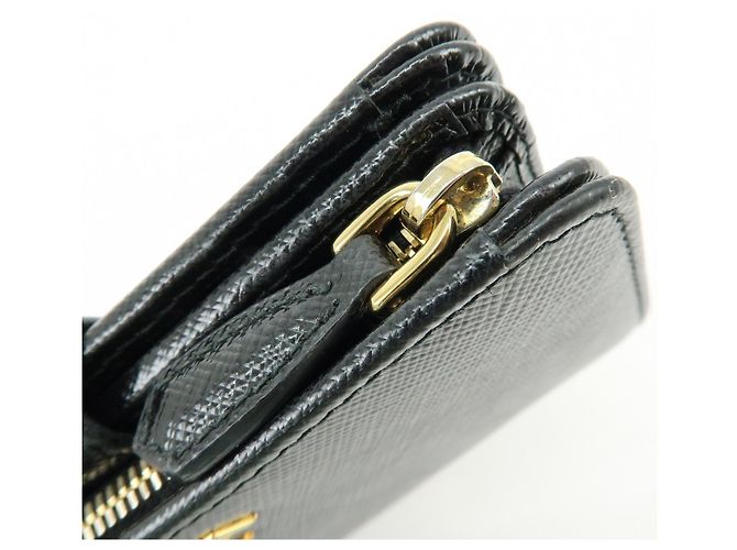 Cartera compacta bi-fold PRADA de piel Saffiano Negra 1ML225 - vista 13