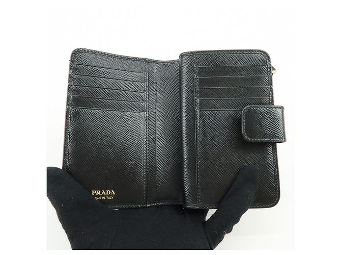 Cartera compacta bi-fold PRADA de piel Saffiano Negra 1ML225 - vista 14