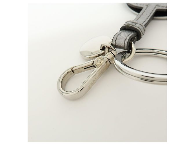 Portachiavi con charm in pelle Saffiano con logo Triangle PRADA Argento 1TL489 - vista 8