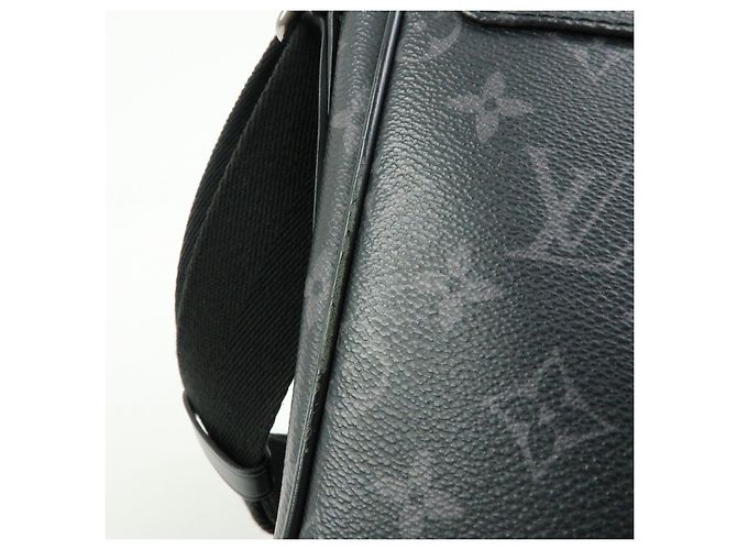 Louis Vuitton Monogram Eclipse District PM Crossbody Bag M44000 - vista 17