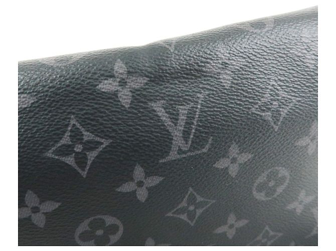 Louis Vuitton Monogram Eclipse District PM Crossbody Bag M44000 - vista 18