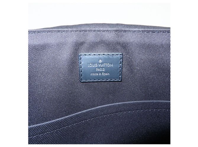 Louis Vuitton Monogram Eclipse District PM Crossbody Bag M44000 - vista 23