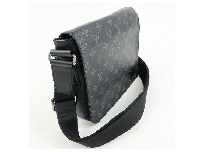 Louis Vuitton Monogram Eclipse District PM Crossbody Bag M44000 - vista 4
