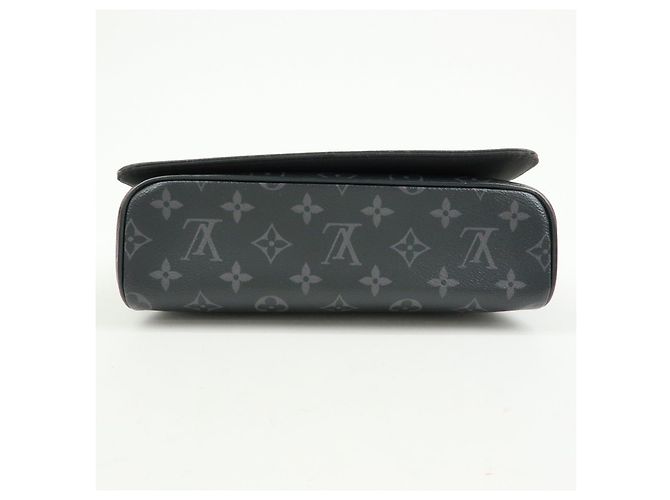 Louis Vuitton Monogram Eclipse District PM Crossbody Bag M44000 - vista 5
