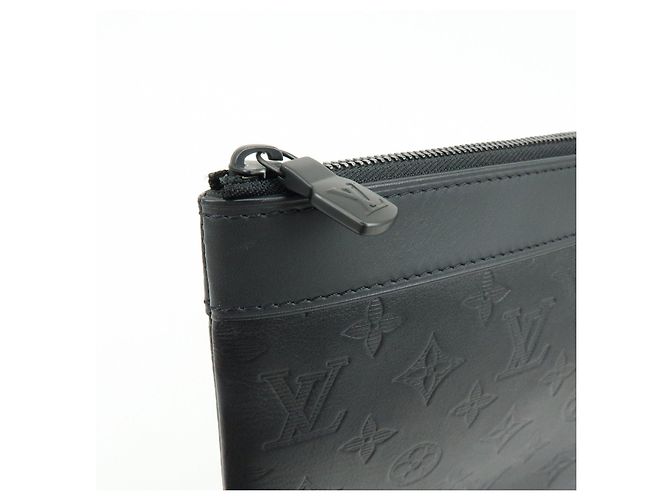 Louis Vuitton Monogram Shadow Pochette Discovery Cluth Bag Black M62903 - vista 10