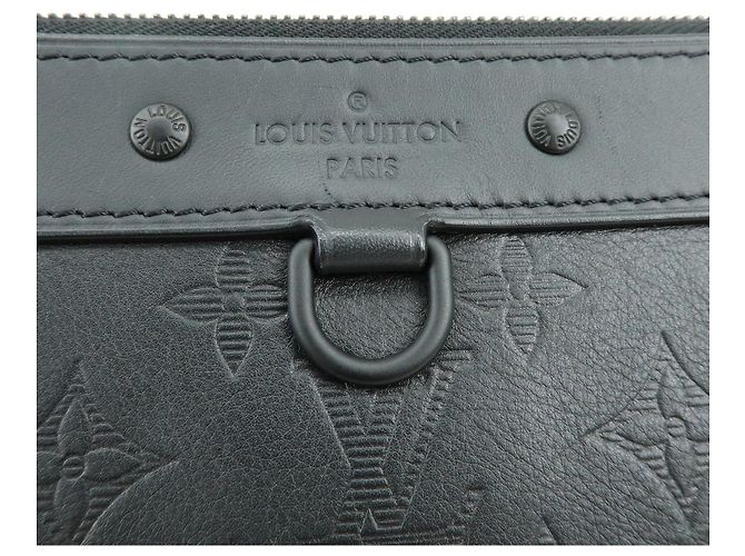 Louis Vuitton Monogram Shadow Pochette Discovery Cluth Bag Black M62903 - vista 12