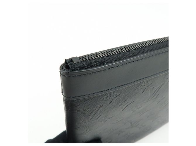 Louis Vuitton Monogram Shadow Pochette Discovery Cluth Bag Black M62903 - vista 13