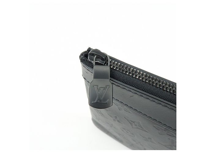 Louis Vuitton Monogram Shadow Pochette Discovery Cluth Bag Black M62903 - vista 16