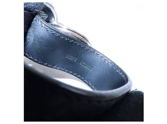Louis Vuitton Monogram Shadow Dragonne S00 Charm Key Chain Black - vista 9