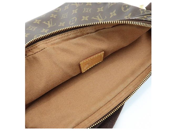 Borsa a tracolla Louis Vuitton Monogram Trotteur Beaubourg Brown M97037 - vista 21
