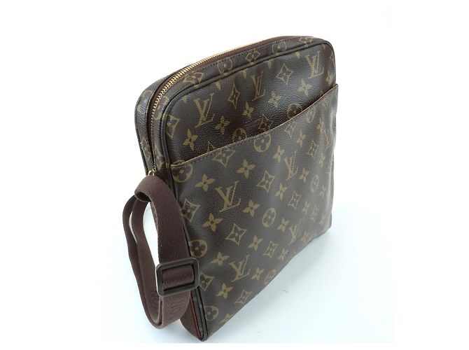 Borsa a tracolla Louis Vuitton Monogram Trotteur Beaubourg Brown M97037 - vista 4