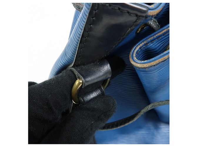 Borsa a tracolla Louis Vuitton Epi Petit Noe Bi-color Noir Blue Ｍ44152 - vista 24