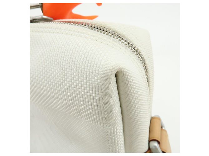 Louis Vuitton Damier Geant LV Cup Weatherly Shoulder Bag White M80637 - vista 16