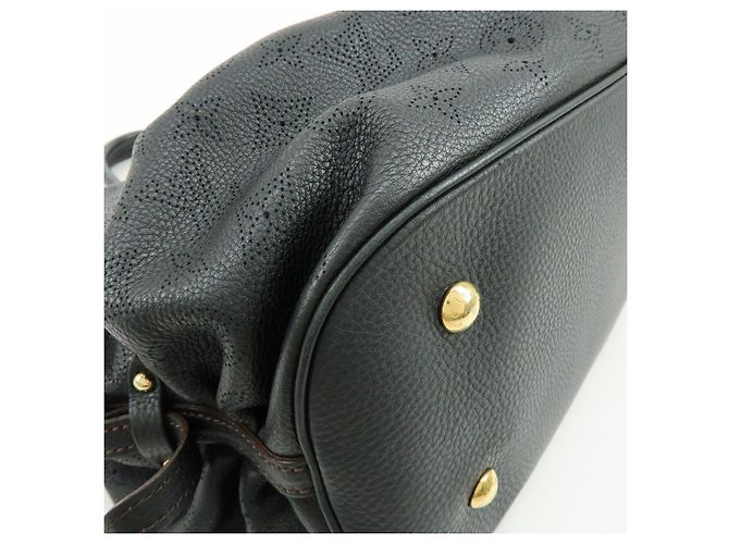 Borsa a tracolla Louis Vuitton Monogram Mahina L in pelle Noir Black M95765 - vista 10