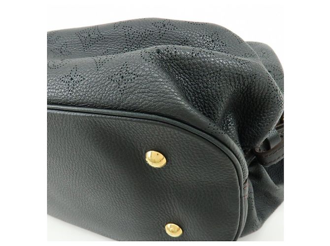 Borsa a tracolla Louis Vuitton Monogram Mahina L in pelle Noir Black M95765 - vista 11