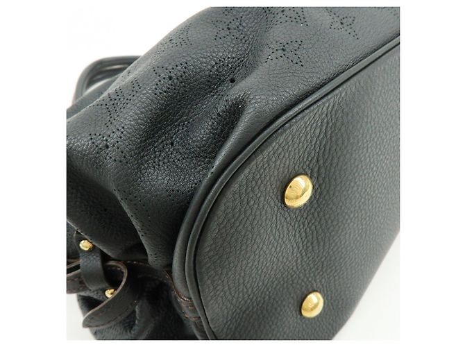 Borsa a tracolla Louis Vuitton Monogram Mahina L in pelle Noir Black M95765 - vista 12