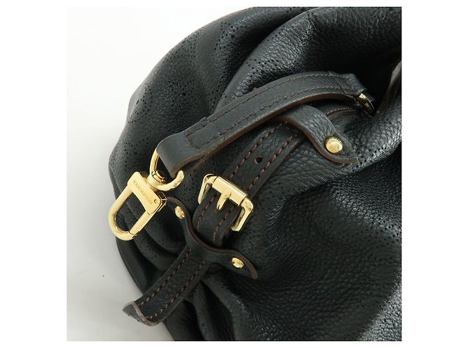 Borsa a tracolla Louis Vuitton Monogram Mahina L in pelle Noir Black M95765 - vista 16