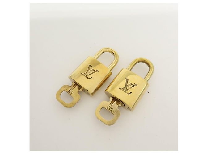 Louis Vuitton Lot de 10 Cadenas et Clés en Métal Or - vue 11