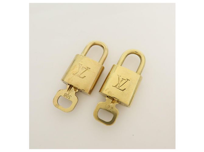 Louis Vuitton Lot de 10 Cadenas et Clés en Métal Gold - vue 3