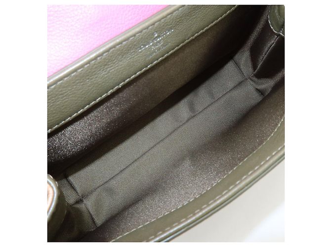 Louis Vuitton LOCKME 2 BB Borsa a mano 2 vie in pelle Rose Khaki M54103 - vista 22