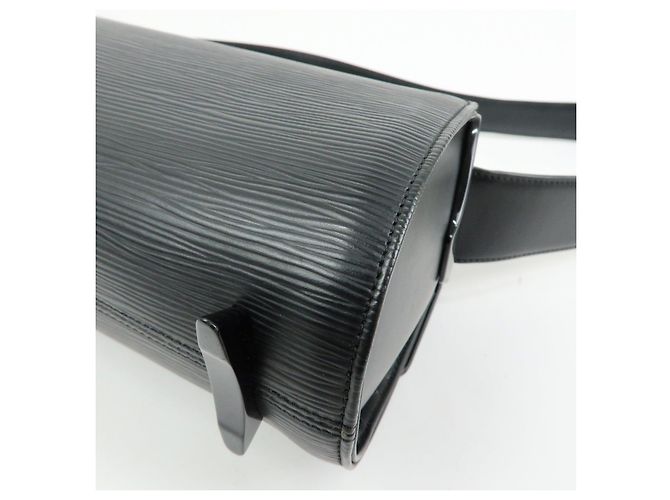 Borsa a tracolla Louis Vuitton Epi Nocturne GM Noir Black M52172 - vista 13