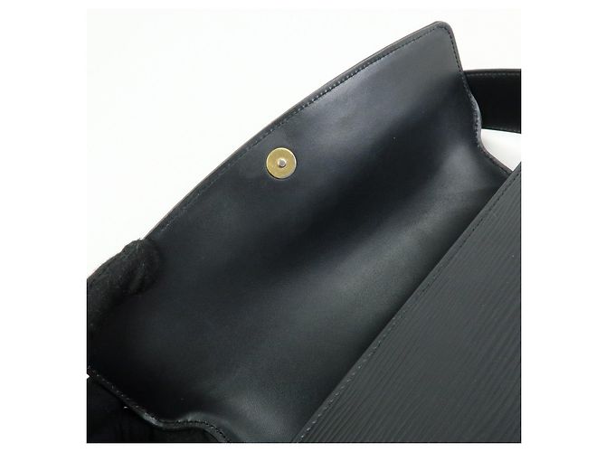 Borsa a tracolla Louis Vuitton Epi Nocturne GM Noir Black M52172 - vista 20