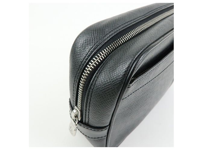 Louis Vuitton Taiga Leather Karga Clutch Bag Pouch Black M30812 - vista 11