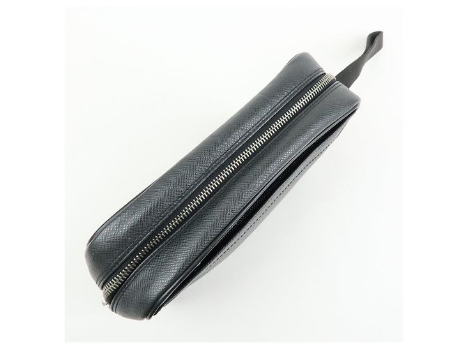 Louis Vuitton Taiga Leather Karga Clutch Bag Pouch Black M30812 - vista 12