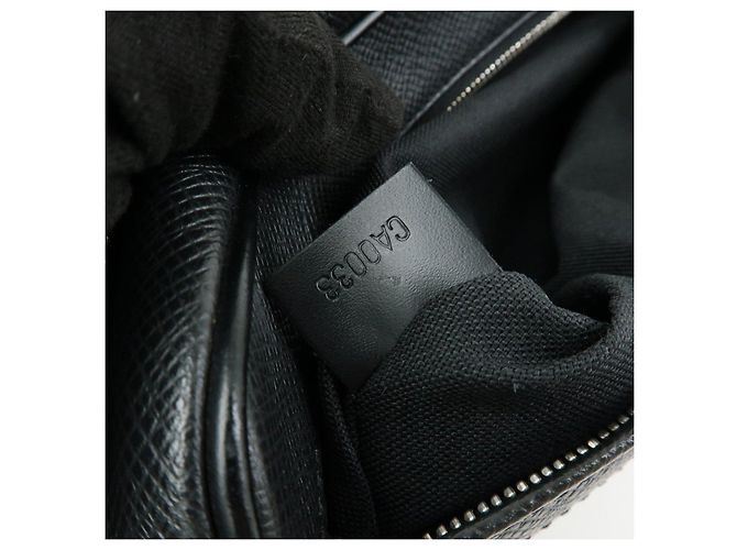 Louis Vuitton Taiga Leather Karga Clutch Bag Pouch Black M30812 - vista 20