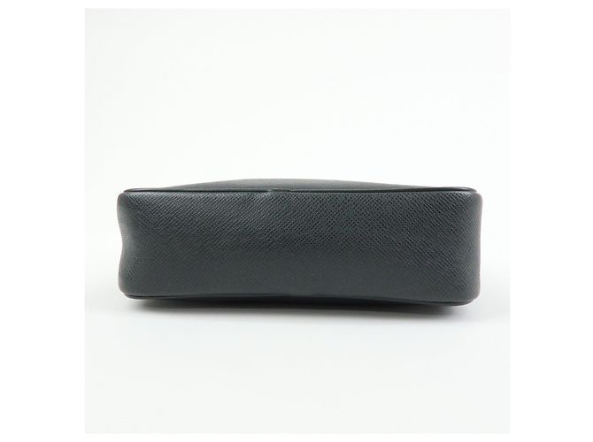 Louis Vuitton Taiga Leather Karga Clutch Bag Pouch Black M30812 - vista 5